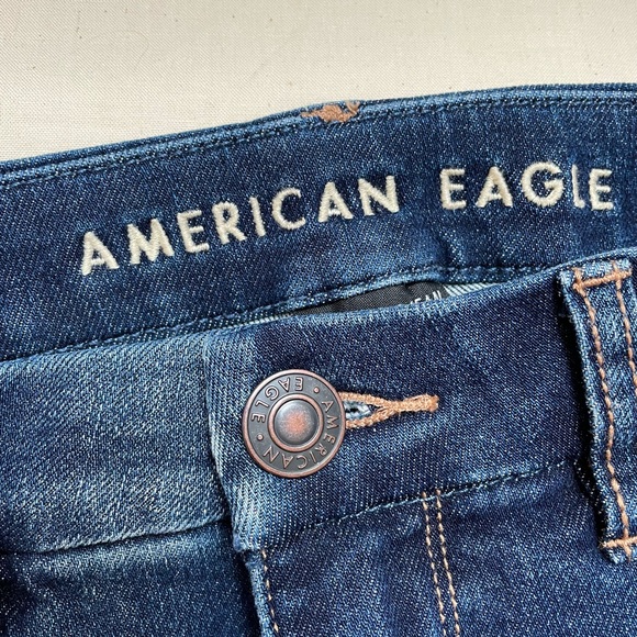 High-waist Ripped Jeans - Picture 2 of 4